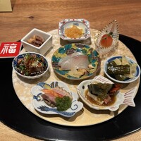 紅梅本楼 - 前菜八種盛り合わせ