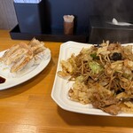 愛華飯店 - 料理写真:焼きそば餃子セット　肉増し