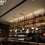 ロウリーズ・ザ・プライムリブ - 店内フロア