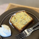 ヴァーヴ コーヒーロースターズ - オレンジとポピーシーズのケーキ