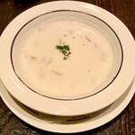 ロウリーズ・ザ・プライムリブ - クラムチャウダー