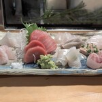 天史朗鮨 - お刺身盛り合わせ（メイチ鯛、イサキ、平目、平目の縁側、平目の肝、真鯛塩〆、マグロ中トロ、マゴチ、カマス）