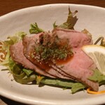 石と肴 地雷也 - お通し ローストビーフ