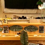 焼鳥 MOZU - 店内カウンター席。