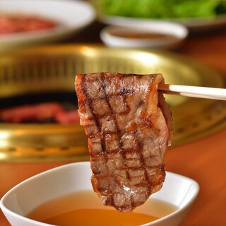 お出汁でさっぱり味わう京都焼肉で、脂乗りのよいお肉も軽やかに