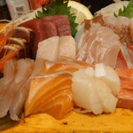 釣吉 - 料理写真:刺身 5点盛り …5点？？ そしてこれで 980円。