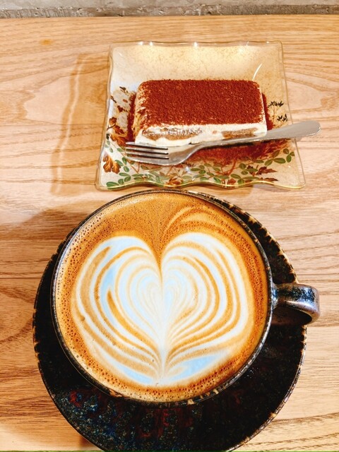 カフェ作業に NEC 第11世代 i5 8GB 256GB 12.5 P028 Amazon.co.jp: NEC