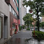 RAMEN MATSUI - 新宿御苑より歩いて５分で外苑西通りを左折。