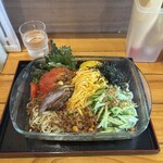 Atterimen Koji - これは大盛り。前に中盛りで少し足りなかったので大盛りにしたが、なかなかある。ラーメン二郎の小ぐらいありそう。次は中盛りにしてご飯ものにしようと思った