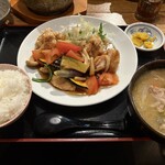 いまここ和食 武屋食堂 仙台中央店 - 揚げ鶏と野菜の甘酢あん定食
