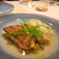 JINBO MINAMI AOYAMA - ⚫魚料理
                    「本日の鮮魚  アクアパッツァ仕立て  夏香る野菜と旨味 」あこう&鱧のフリット