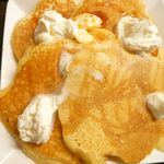 スチールキャット - パンケーキ(\550)＋ホイップクリーム(￥100)。自分で作ったので美味しくなさそうですいません<(_ _)>。