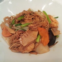 中国料理 春蘭門 - 上海風やきそばランチ(小龍包とスープ付き）1700yen