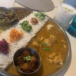 丸祇羅 - 2種カレー   ＋ホタテアチャール