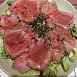 夢や - 『ローストビーフ』。肉とトッピング(秘密の粉)とレタスとドレッシングが絶妙。