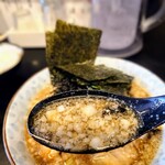 ラーメン ツバメ - スープ！煮干しに背脂！