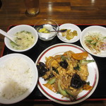 Ippin En - キクラゲ、豚肉と玉子の炒め定食