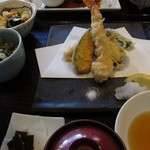 かごの屋 - お気軽ランチ（天婦羅盛り合わせ）　￥950-
