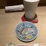 卯佐 - 生ビール + お通し（こはだの握り）