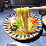 うずとかみなり - 自家製の平打ち中太麺