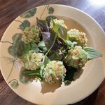 Quan Bui - 肉団子を揚げたやつ？中には卵