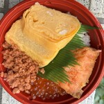道の駅ふかうら かそせいか焼き村 - いくら丼、卵焼とシャケも入ってるやつ