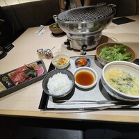 牛刺しと焼肉 仔虎 クリスロード店 - 