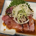 金町製麺 - 宮城産カツオの玉ねぎ醤油がけ