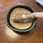 かつ処　豚喜 - ごますりして待ちます。