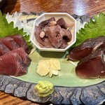 海人居酒屋　源 - カツオ盛り合わせ(刺身、藁焼き、ハツ刺し、レバー刺し) 1〜2人前　1,408円