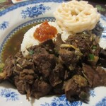 Warung Berkah Jaya - 白飯にかけた写真を見て！牛肉の量多いでしょ？