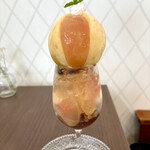 ファヴォリ - 桃パフェ