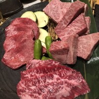 薩摩 牛の蔵 広尾本店 - 極上タン、上ハラミなど焼肉(塩)の盛り合わせ