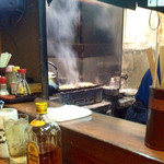 一平 - 炭火焼きの煙りがモクモク
