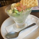 パスタ バル ノンナ 立石店 - そら豆とズッキーニのガーリックマリネ、夏っぽくてうま〜。