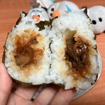 おにぎりの桃太郎 - はまぐり　250円(税込)   ※結構、具だくさん　※食べた中では、これが1番好き！