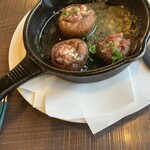 パスタ バル ノンナ - マッシュルームのオイル焼き、結構なジャイアントマッシュです