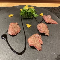 銀座 幸の羽 - 近江牛の炙りバルサミコソース