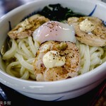 ヨコクラうどん - 鶏チャーにマイ調味料追加