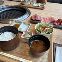 しゃぶしゃぶと焼肉 わにく ミッドランドスクエア店 - 