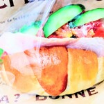 ル・パン 舞鶴店 - BLTサンド。新鮮なお野菜とベーコンのバランスがGood♪ パン生地の弾力も程よく、美味しいです。サイズは少し小ぶり。