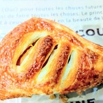 ル・パン 舞鶴店 - 中に詰まっているリンゴのコンポートが絶品♪サクサクなパイ生地に、シナモン香る上品なアップルパイです。