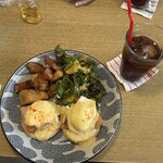 C&C BREAKFAST - エッグベネディクトスモークベーコン