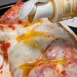 PIZZERIA SPONTINI - チリオイル　オン！