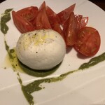 ヴィエ　ボン - ブラッティーナ(モッツァレラ)とフルーツトマトのカプレーゼ