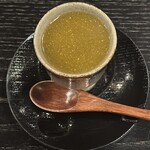 鮨駒 - 地元の鮑酒蒸しの茶碗蒸し（鮑の肝出汁）