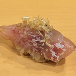 鮨駒 - 地元のうろこ鯛和え握り