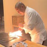 鮨駒 - 名物の「炙り」ビジュアル