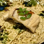 割烹まさご - 穴子　醤油を使っていますが、白く炊き上げられています。甘さがじわっと美味しい握りでした