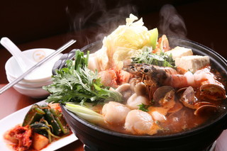 本格韓国料理 ハングルタイガー - もつキムチ鍋